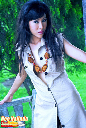 Breasty beauty Nee Nalinda strips and plays with vibrator